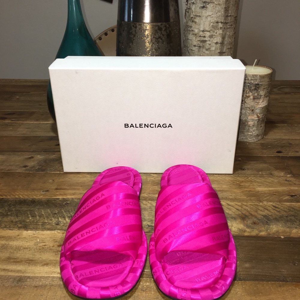 New Balenciaga Hotel Slides - Picture 3 of 4